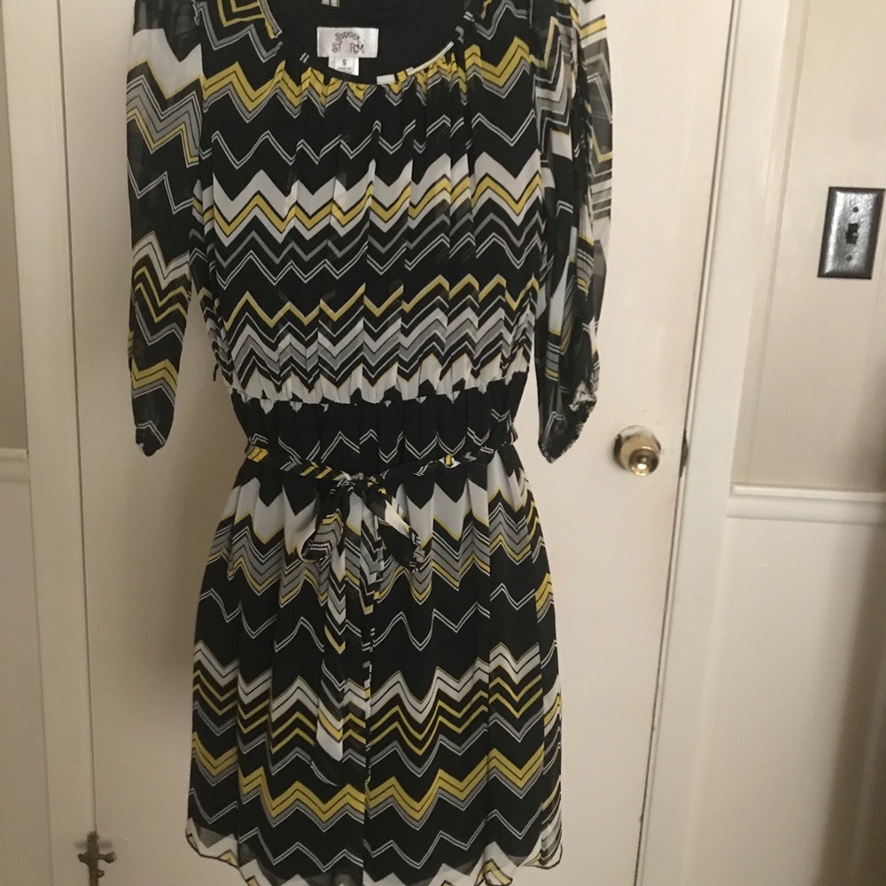 Closet Clean Out!! $10 Peep-sleeve, tie-waist Dress -Size S